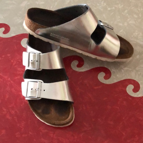 Birkenstock Shoes - Metallic Silver Birkenstock Arizona Sandal